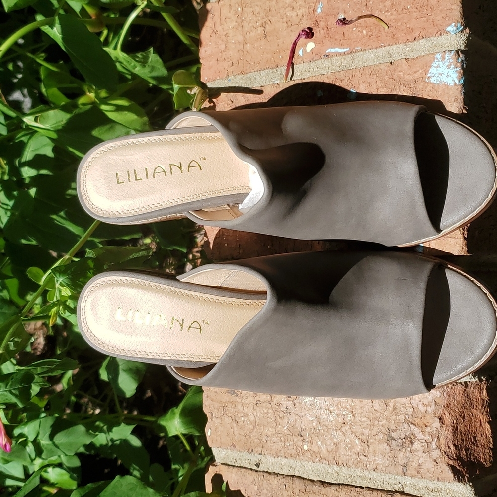 Wood heel mules - sz 9 - Picture 4 of 8